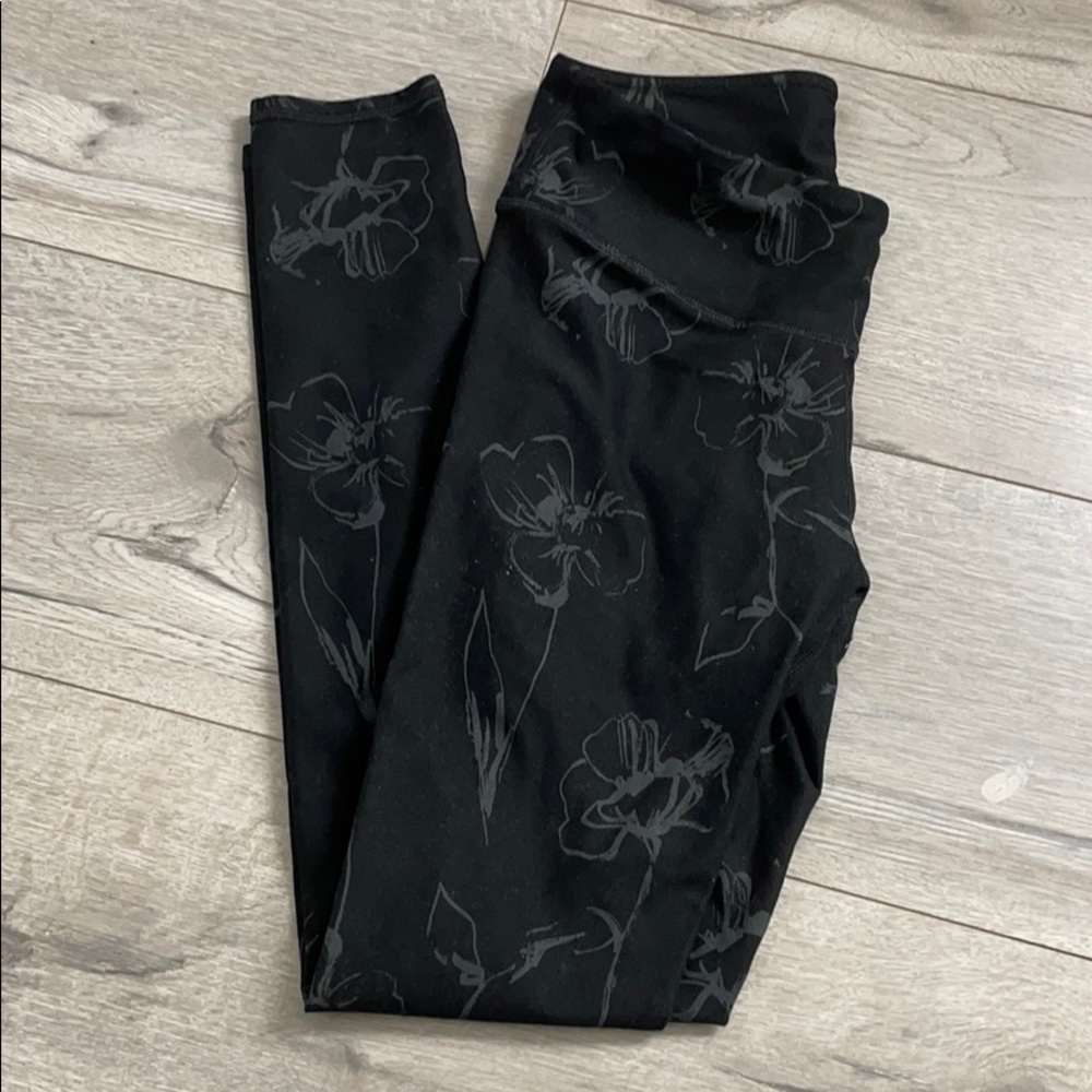 Fanletics yoga pants size small